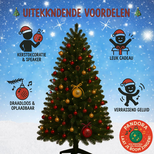 Gouden draadloze Bluetooth kerstbal speaker, hangend in een kerstboom met warme lichtjes.