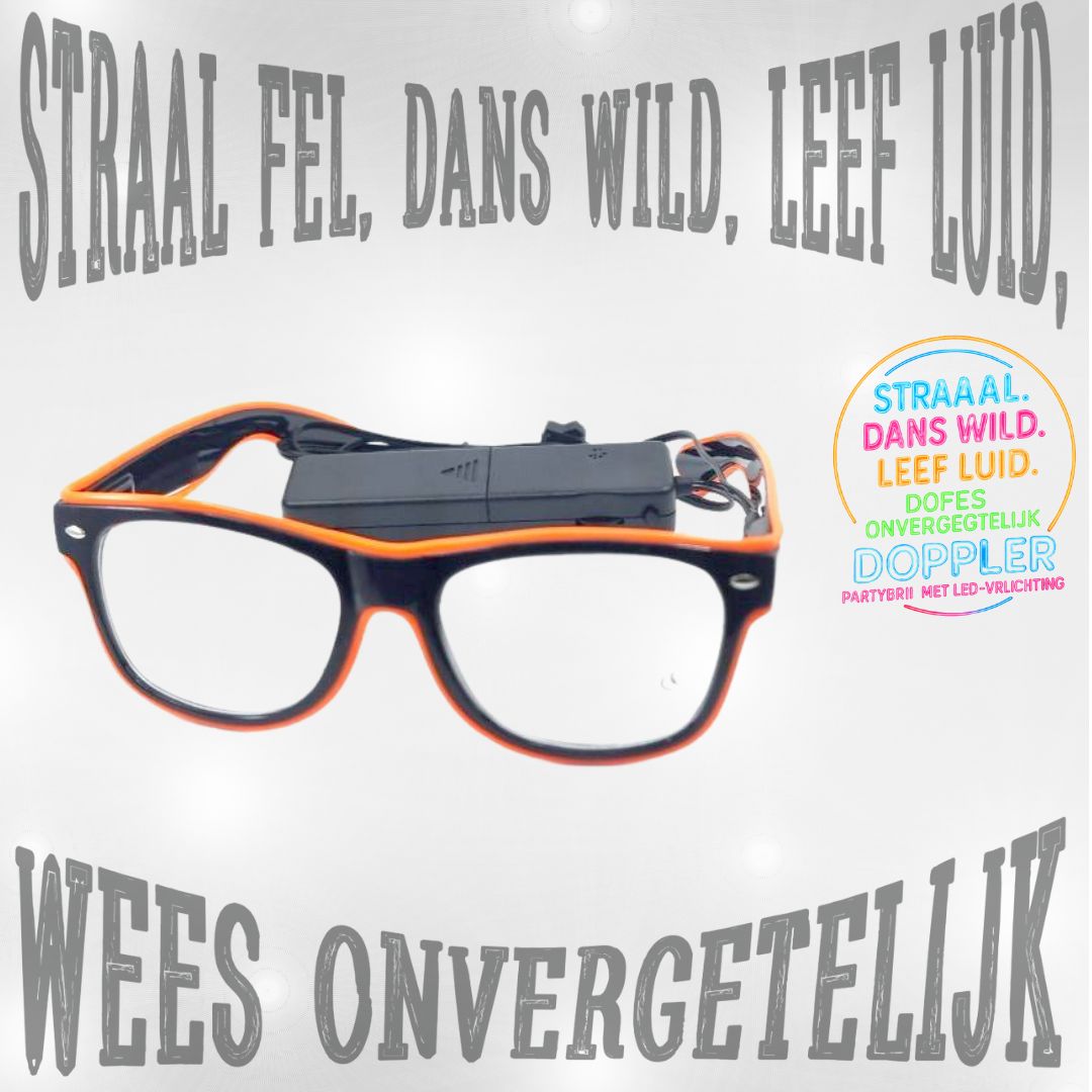 Jonge man met groene LED Doppler feestbril klaar voor Koningsdag – perfect voor festivals, feesten en opvallende looks.