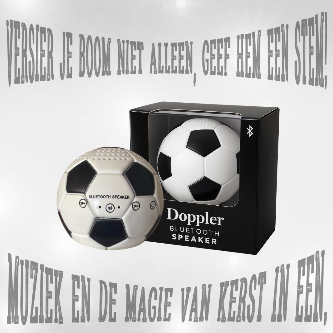 Mini Bluetooth speaker in de vorm van een zwart-witte voetbal, compact, draadloos en perfect voor voetbalfans.