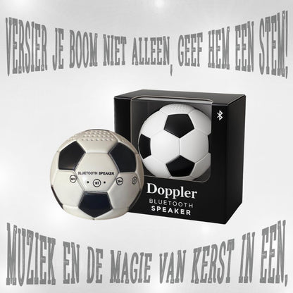 Mini Bluetooth speaker in de vorm van een zwart-witte voetbal, compact, draadloos en perfect voor voetbalfans.