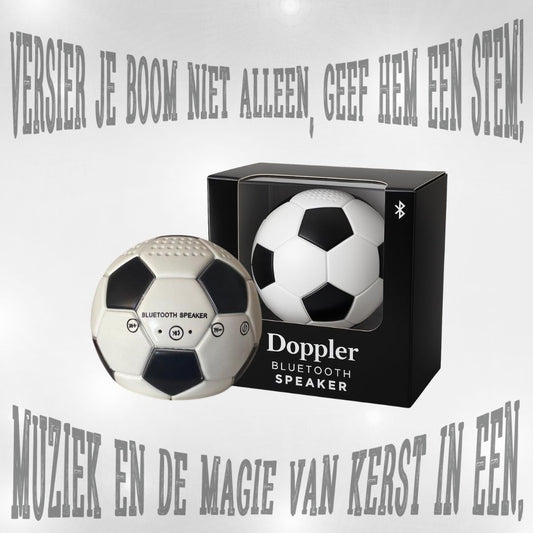 Mini Bluetooth speaker in de vorm van een zwart-witte voetbal, compact, draadloos en perfect voor voetbalfans.