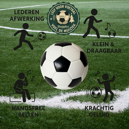 Mini Bluetooth speaker in de vorm van een zwart-witte voetbal, compact, draadloos en perfect voor voetbalfans.
