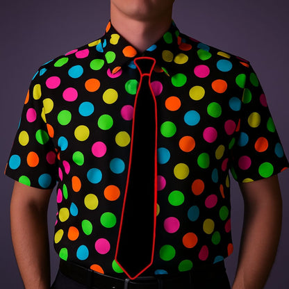 Mensen die feesten in een discotheek met Doppler LED-verlichte dassen, strikken en glow party accessoires