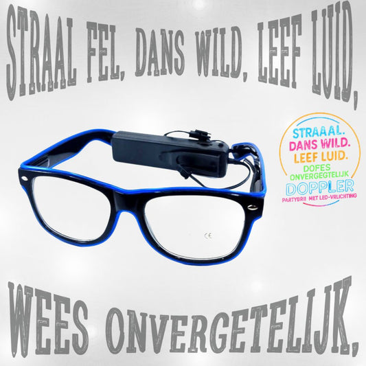 Jonge man met groene LED Doppler feestbril klaar voor Koningsdag – perfect voor festivals, feesten en opvallende looks.